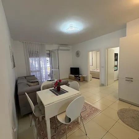 Biki Apartament Golem (Tirana)